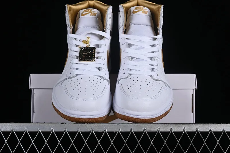 All categories Air Jordan Jordan series basketball shoes Air Jordan 1 High Air Jordan 1 High OG "Metallic Gold" AJ1 Joe 1 luxury platinum high-top basketball shoes FD2596-107